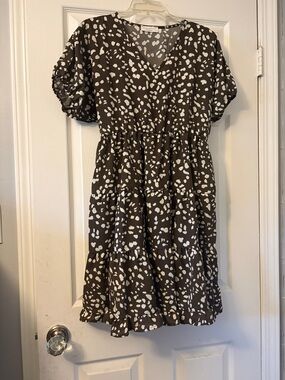 Tiered V-Neck Midi Dress in Brown and White